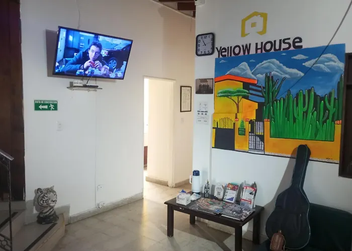 Yellow House Hostel Medellin